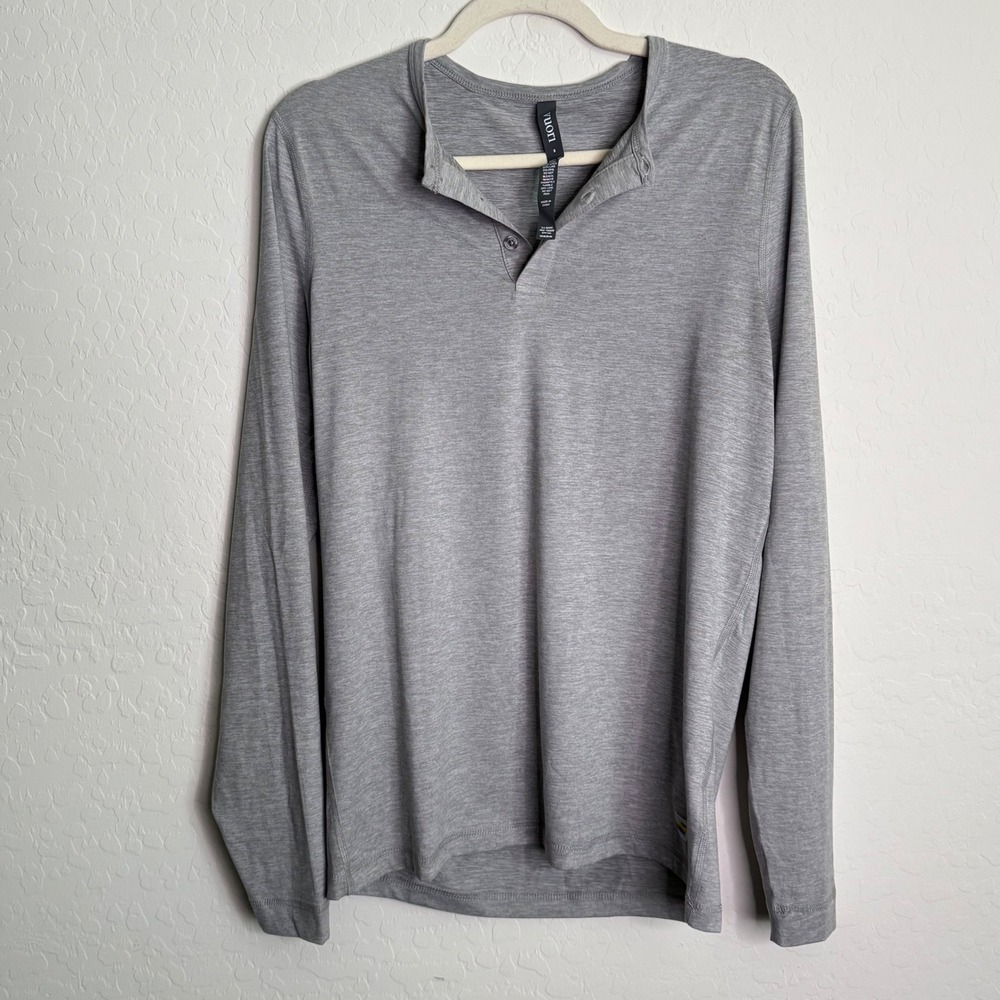 Vuori Mens Ease Performance LS Henley Outdoor Workout Gym Lightweight Gray